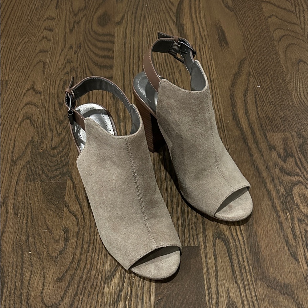 Tahari Tan Suede Ankle Booties 7.5